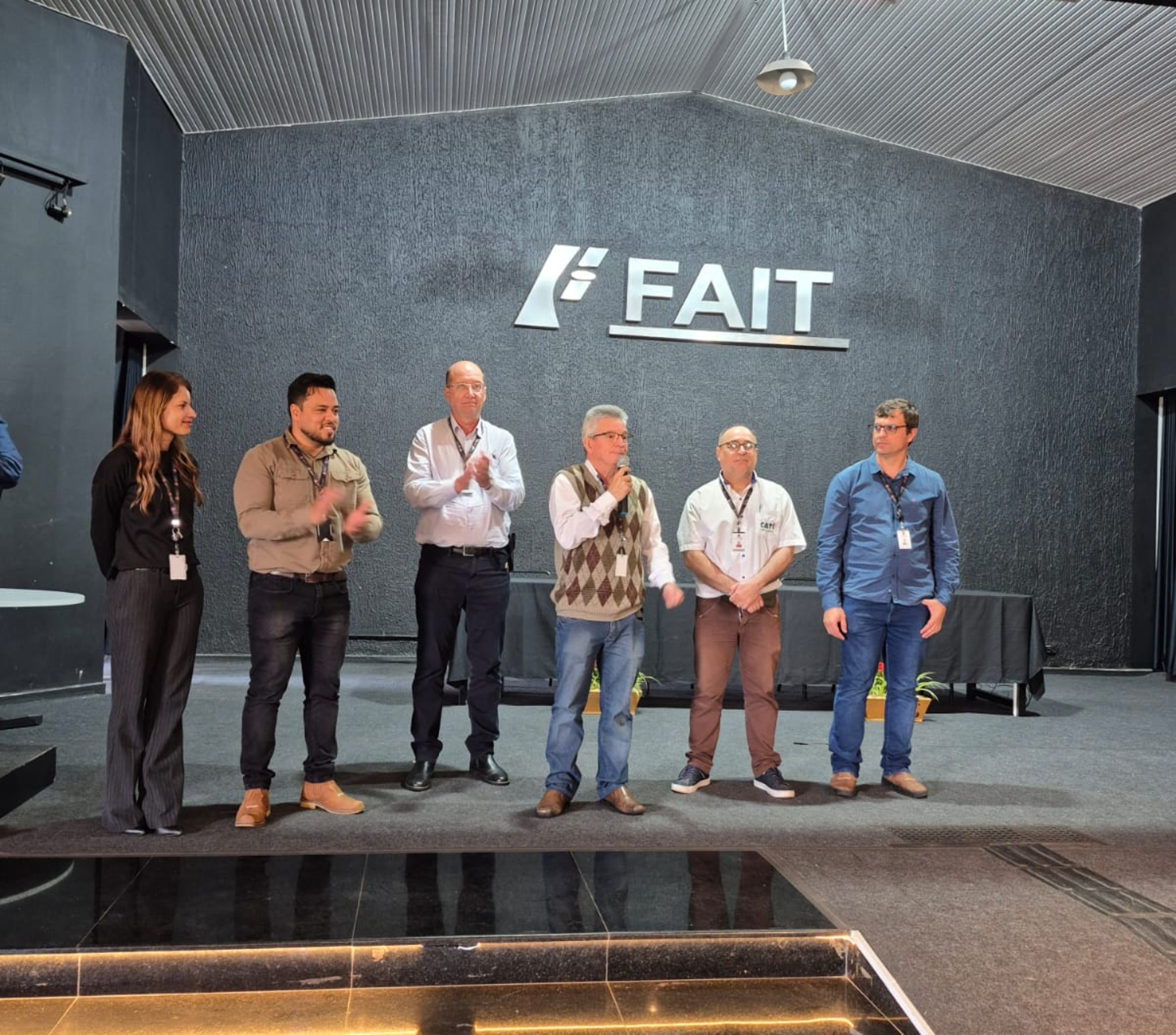Paulo Roberto Leite, ao microfone, durante sua participação no evento

Crédito: Divulgação - CATI