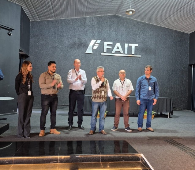 Paulo Roberto Leite, ao microfone, durante sua participação no evento

Crédito: Divulgação - CATI