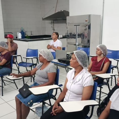 Participantes do curso de qualificação profissional do Qualifica SP durante formação para ajudante de cozinha; iniciativa conecta capacitação gratuita a oportunidades de emprego em Cajamar e Jundiaí.

Crédito: Governo De São y