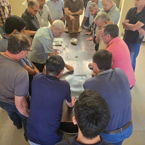 Técnicos da CATI participam de capacitação no Instituto Agronômico de Campinas (IAC) sobre classificação física e análise sensorial das amostras do 25º Concurso Estadual Qualidade do Café de São Paulo.

Crédito: Divulgação - CATI