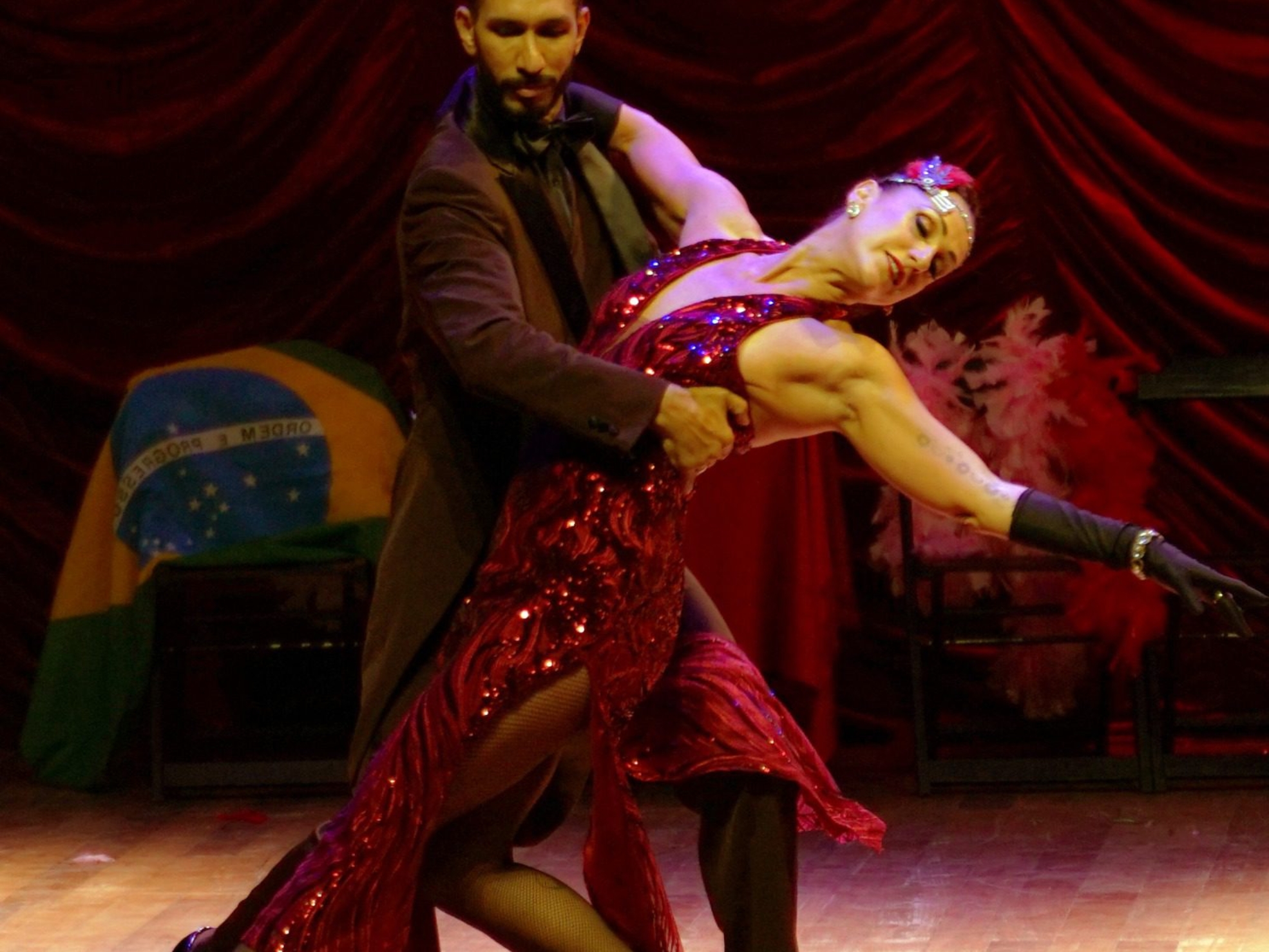 “Uma Noite de Tango – Tributo a Carlos Gardel e Astor Piazzolla” celebra os 25 anos da Cia Tango & Paixão com uma apresentação especial no Teatro Municipal Glória Giglio, em Osasco, nesta sexta-feira (28), às 21h.

Crédito: Divulgação