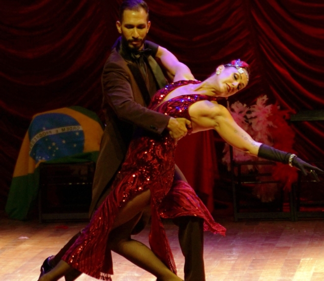 “Uma Noite de Tango – Tributo a Carlos Gardel e Astor Piazzolla” celebra os 25 anos da Cia Tango & Paixão com uma apresentação especial no Teatro Municipal Glória Giglio, em Osasco, nesta sexta-feira (28), às 21h.

Crédito: Divulgação