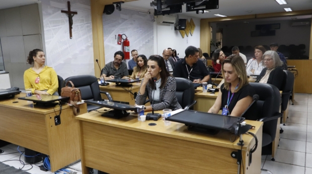Comissão de Educação da Câmara Municipal de Osasco debate estratégias para melhorar o fluxo de diagnóstico neurológico e o atendimento educacional de crianças com deficiência na rede municipal.
Crédito: Câmara De Osasco
