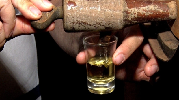 Cachaças de alambique têm uma produção de escala reduzida, normalmente de tradição familiar | Foto: Divulgação/CATI