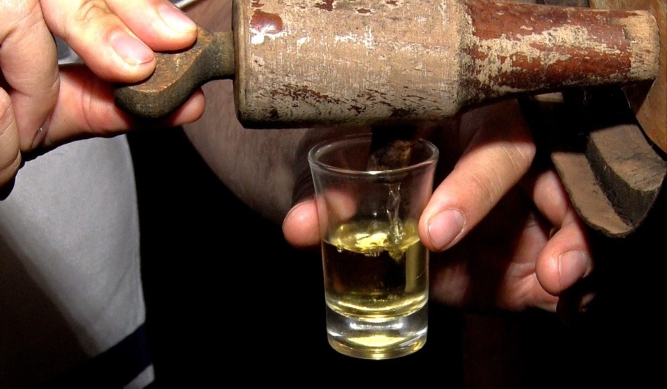 Cachaças de alambique têm uma produção de escala reduzida, normalmente de tradição familiar | Foto: Divulgação/CATI