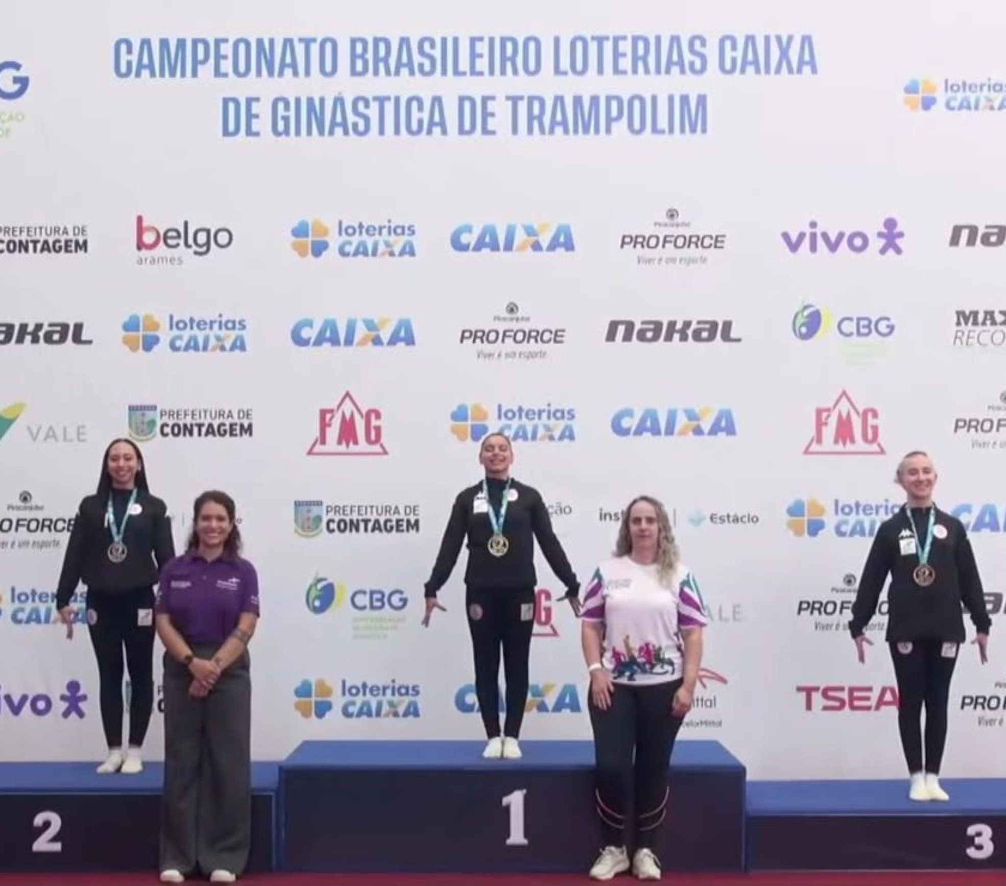 Giulia Tiemi Belcorso e Beatriz Madaschi de Araujo colocaram Osasco novamente em destaque na ginástica brasileira, com prata no Duplo Mini-Trampolim e bronze no Tumbling, respectivamente, durante competições realizadas em Contagem (MG).