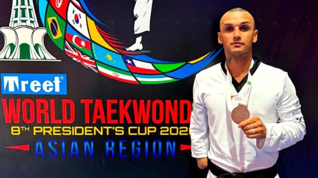 Paratleta osasquense Claro Lopes conquista a medalha de bronze no President’s Cup Asia de Taekwondo, no Paquistão, e soma 30 pontos no ranking mundial visando a classificação para os Jogos Paralímpicos de Los Angeles 2028.

Crédito: Divulgação 