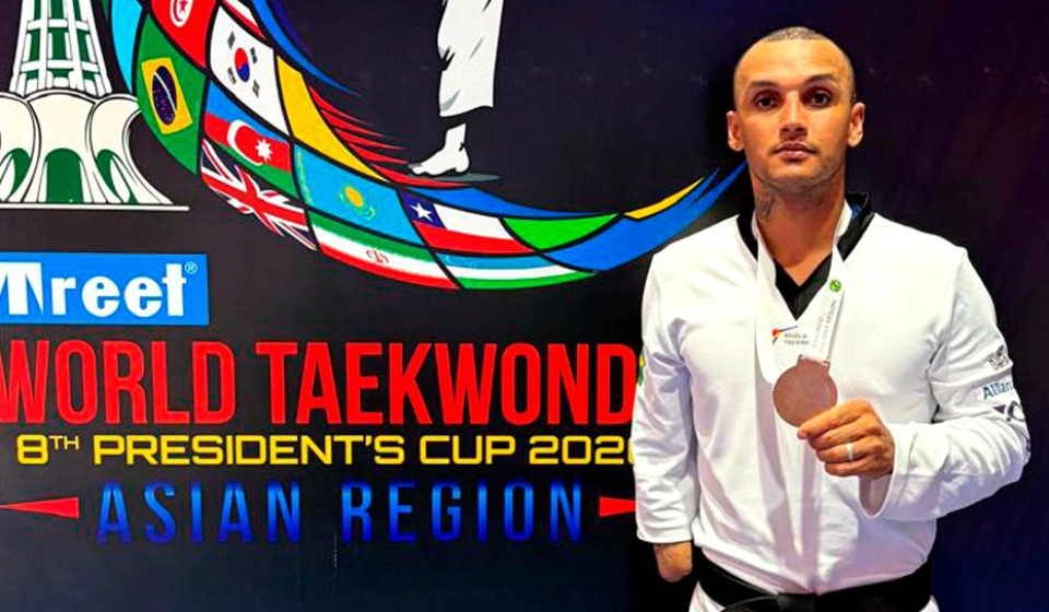 Paratleta osasquense Claro Lopes conquista a medalha de bronze no President’s Cup Asia de Taekwondo, no Paquistão, e soma 30 pontos no ranking mundial visando a classificação para os Jogos Paralímpicos de Los Angeles 2028.

Crédito: Divulgação 