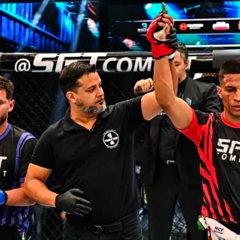 O osasquense Marcos Gabriel comemora a vitória por nocaute no SFT Combat 64, representando Osasco pelo programa Bolsa Atleta.




Crédito: Divulgação 