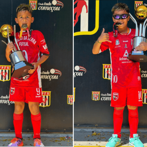 Maycon Madaschi e Thalles Tesouro comemoram o título paulista de futsal Sub-09 – Série Prata, conquistado pelo Instituto Taboão F9 em 2026.

Crédito: Divulgação