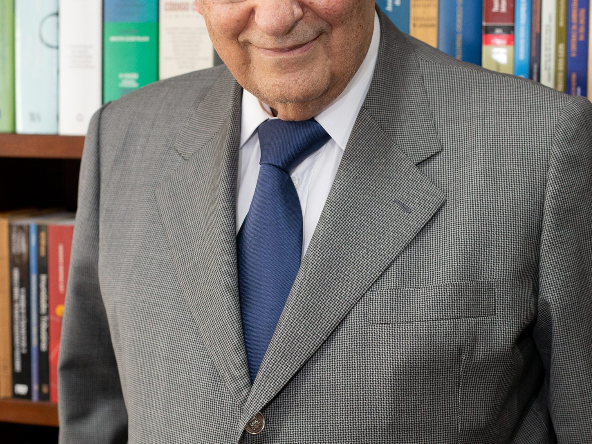 Professor Ives Gandra da Silva Martins, autor do artigo “O avanço da IA e os limites da humanidade”, que analisa os impactos sociais, éticos e jurídicos do avanço da inteligência artificial.
Crédito da foto: Andreia Tarelow.