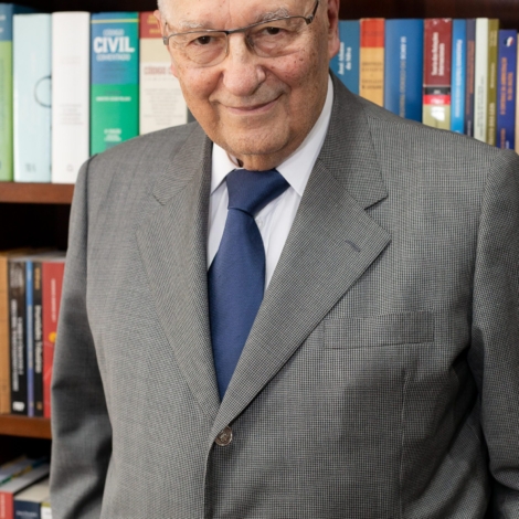 Professor Ives Gandra da Silva Martins, autor do artigo “O avanço da IA e os limites da humanidade”, que analisa os impactos sociais, éticos e jurídicos do avanço da inteligência artificial.
Crédito da foto: Andreia Tarelow.