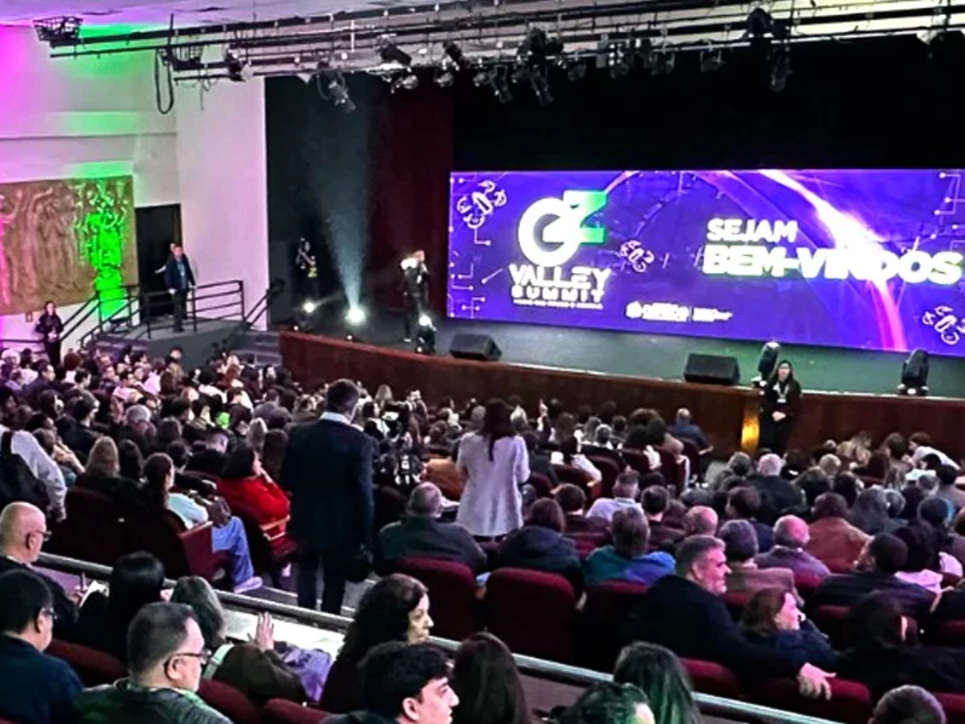 A 4ª edição do Oz Valley Summit reuniu especialistas, empreendedores, empresas, investidores e criadores de conteúdo no Teatro Municipal Glória Giglio, em Osasco. O encontro promoveu debates sobre Inteligência Artificial, inovação, empreendedorismo, transformação digital e novas oportunidades de negócios.

Fotos: Justino Alencar