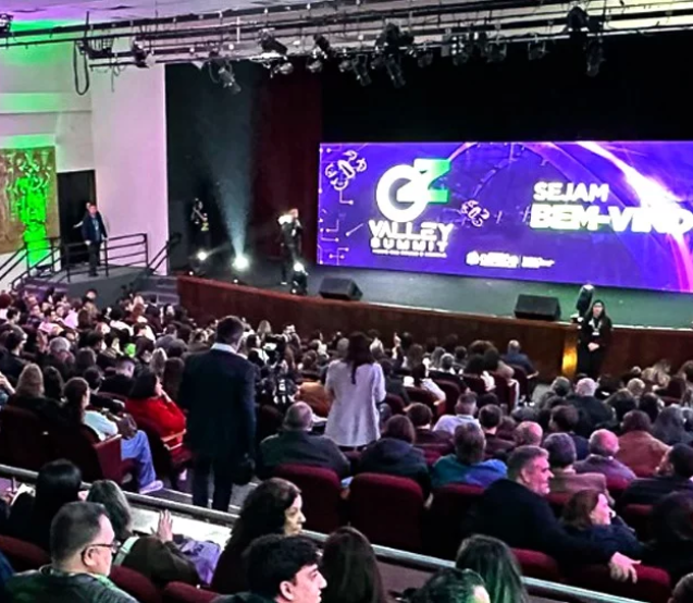 A 4ª edição do Oz Valley Summit reuniu especialistas, empreendedores, empresas, investidores e criadores de conteúdo no Teatro Municipal Glória Giglio, em Osasco. O encontro promoveu debates sobre Inteligência Artificial, inovação, empreendedorismo, transformação digital e novas oportunidades de negócios.

Fotos: Justino Alencar