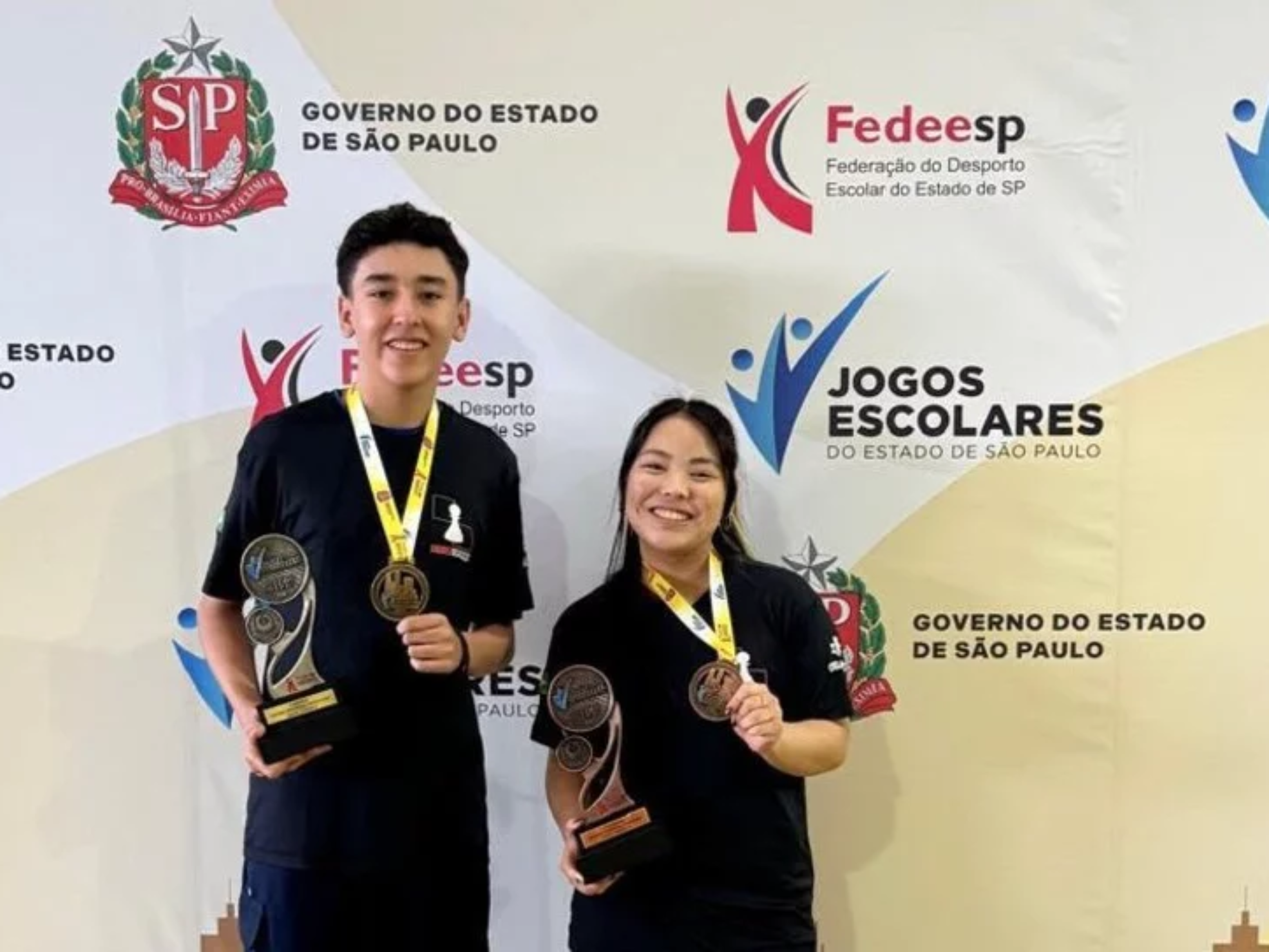 Talento, estratégia e concentração! Os enxadristas de Osasco fizeram bonito nos Jogos Escolares do Estado de São Paulo, com três medalhas e destaque para Pedro Yuki, campeão invicto da categoria sub-14

Crédito: Divulgação