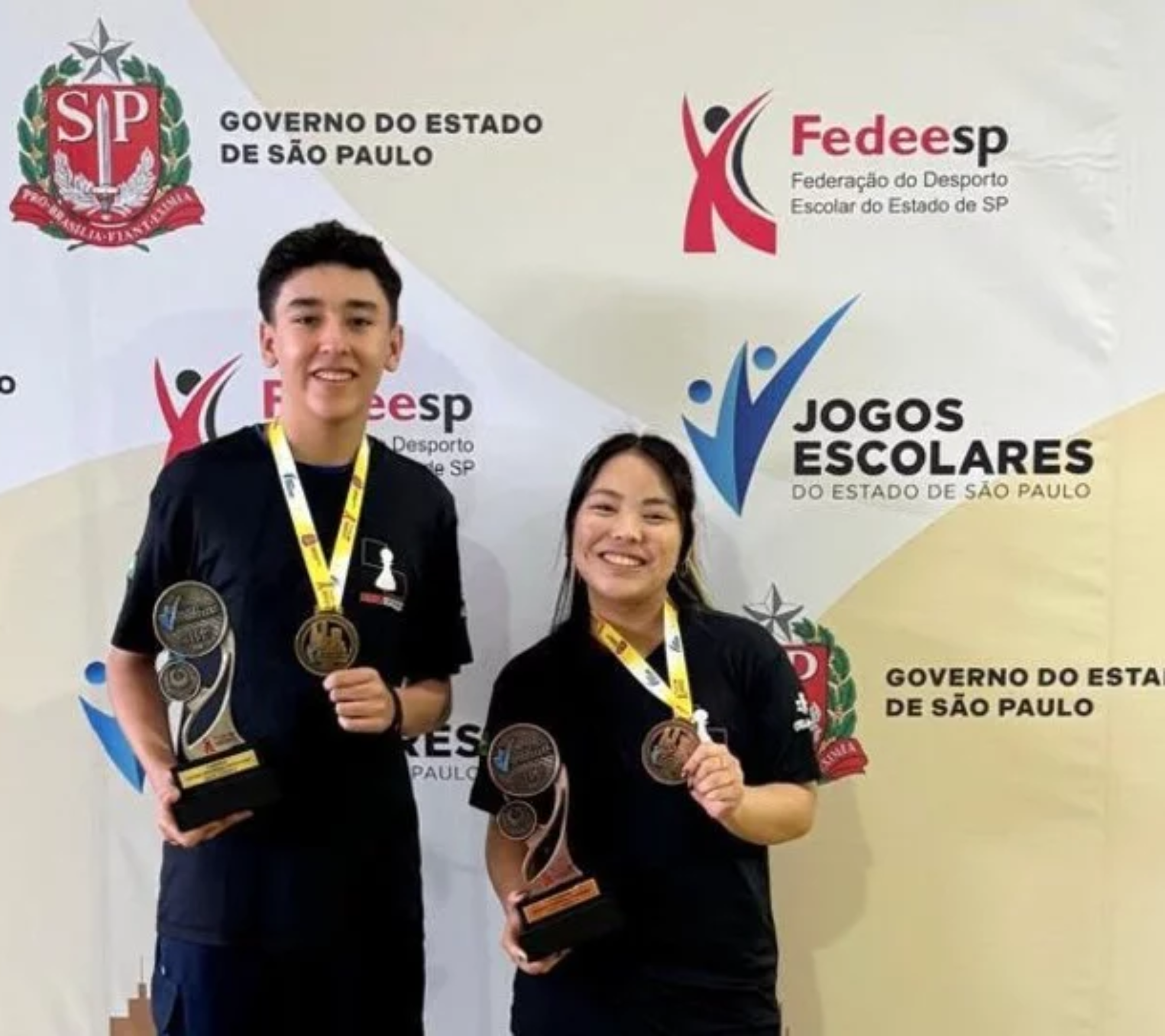 Talento, estratégia e concentração! Os enxadristas de Osasco fizeram bonito nos Jogos Escolares do Estado de São Paulo, com três medalhas e destaque para Pedro Yuki, campeão invicto da categoria sub-14

Crédito: Divulgação