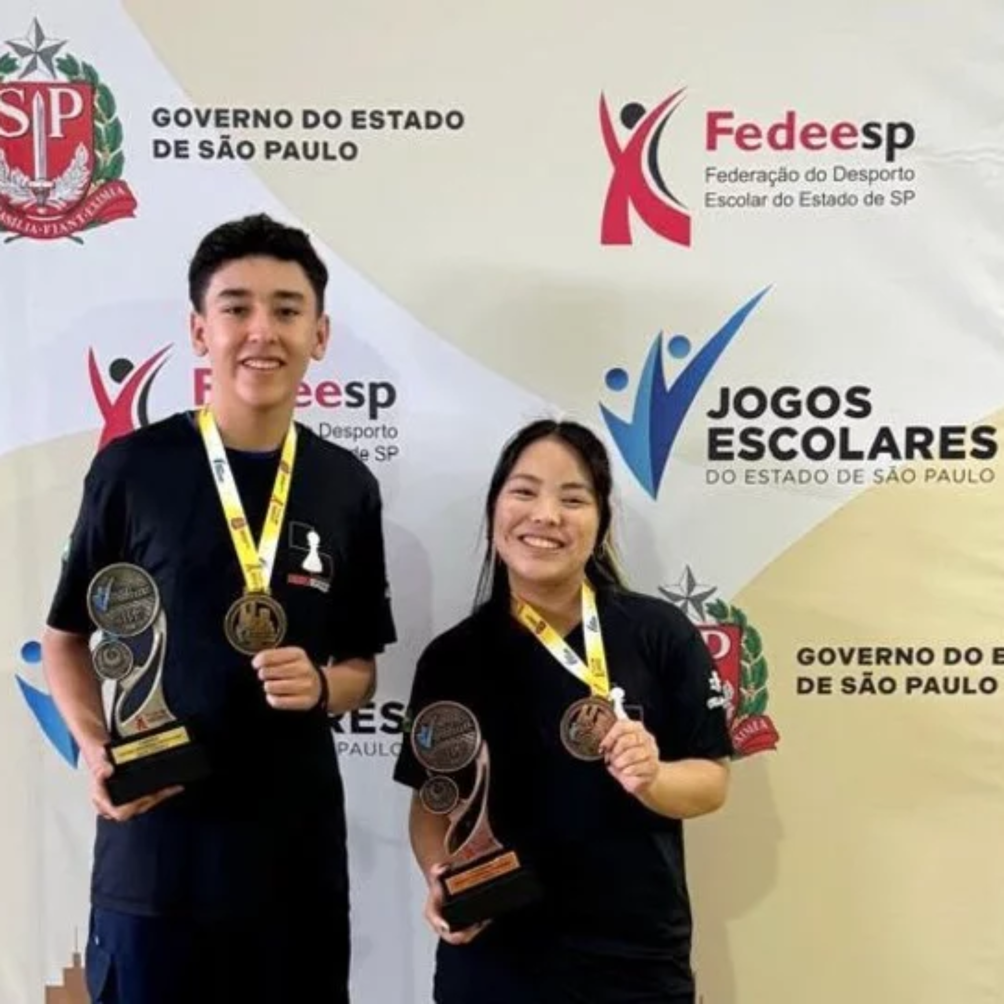 Talento, estratégia e concentração! Os enxadristas de Osasco fizeram bonito nos Jogos Escolares do Estado de São Paulo, com três medalhas e destaque para Pedro Yuki, campeão invicto da categoria sub-14

Crédito: Divulgação