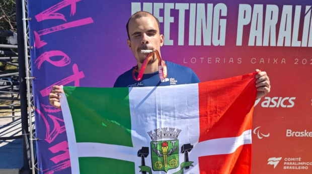 O paratleta Gabriel Antônio Guimarães representou Osasco no Meeting Paralímpico do Rio de Janeiro e conquistou a medalha de prata nos 400 metros, levando o nome do município ao pódio em uma das principais competições do calendário nacional.
Crédito: Divulgação