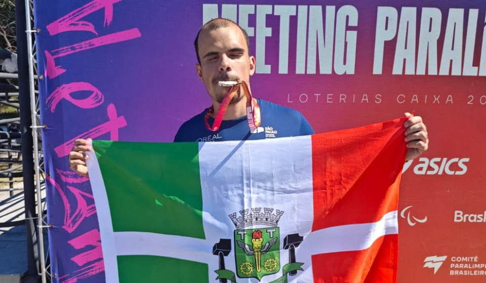 O paratleta Gabriel Antônio Guimarães representou Osasco no Meeting Paralímpico do Rio de Janeiro e conquistou a medalha de prata nos 400 metros, levando o nome do município ao pódio em uma das principais competições do calendário nacional.

Crédito: Divulgação