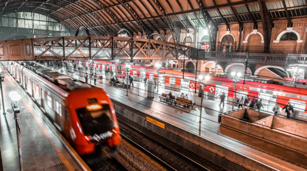 A iniciativa é destinada a jovens e estudantes de 14 a 24 anos matriculados no ensino médio, em cursos técnicos ou no ensino superior. Foto: Divulgação/Governo de São Paulo