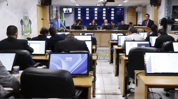 Plenário da Câmara Municipal de Osasco durante a 53ª Sessão Ordinária, que aprovou projetos relacionados a obras públicas, cultura, trânsito e cidadania no município.
Crédito: Câmara De Osasco