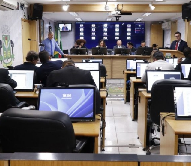 Plenário da Câmara Municipal de Osasco durante a 53ª Sessão Ordinária, que aprovou projetos relacionados a obras públicas, cultura, trânsito e cidadania no município.

Crédito: Câmara De Osasco
