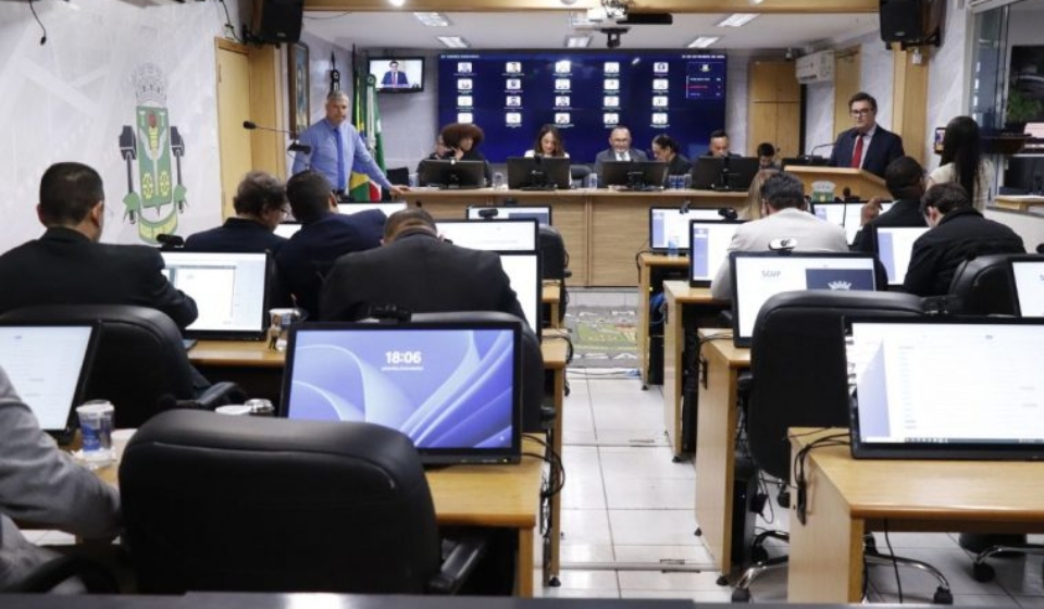 Plenário da Câmara Municipal de Osasco durante a 53ª Sessão Ordinária, que aprovou projetos relacionados a obras públicas, cultura, trânsito e cidadania no município.

Crédito: Câmara De Osasco