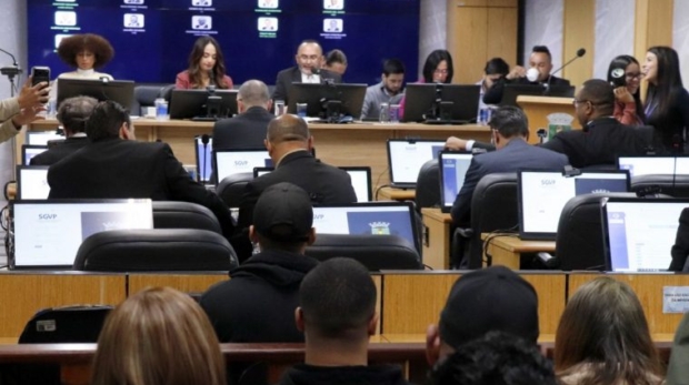 Plenário da Câmara Municipal de Osasco durante a 51ª Sessão Ordinária, que aprovou quatro matérias, incluindo propostas de suplementação orçamentária, denominação de logradouro e concessão do Título de Cidadão Osasquense.
Crédito: Câmara De Osasco