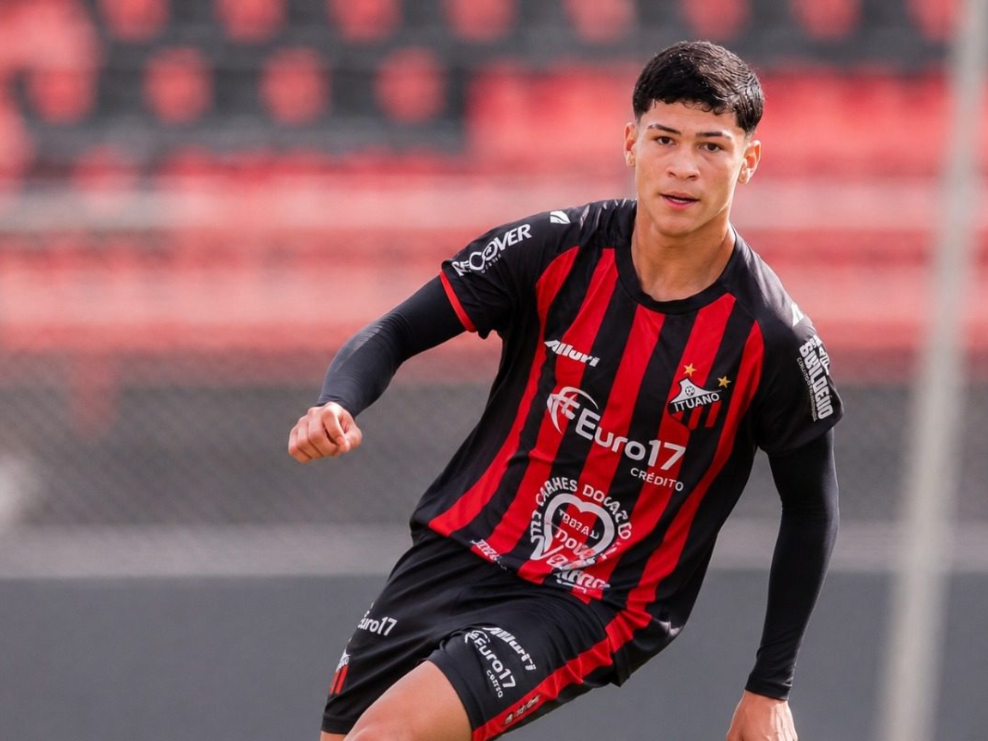 Luís Miguel Bento Paro, de 14 anos, integra o Sub-15 do Ituano FC e segue sua trajetória de formação no futebol após experiências em diferentes clubes e competições de base.

Crédito: Divulgação