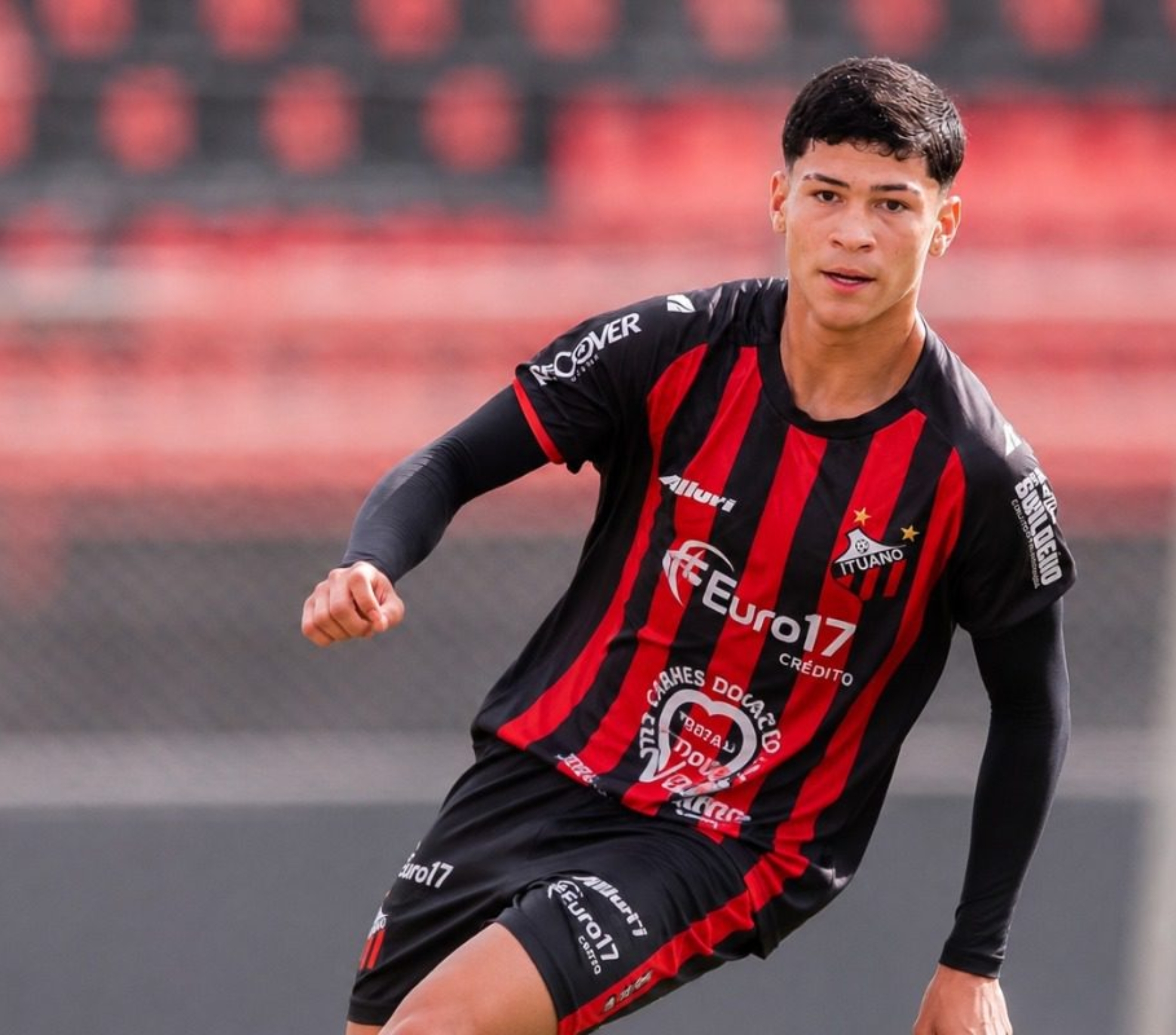 Luís Miguel Bento Paro, de 14 anos, integra o Sub-15 do Ituano FC e segue sua trajetória de formação no futebol após experiências em diferentes clubes e competições de base.

Crédito: Divulgação