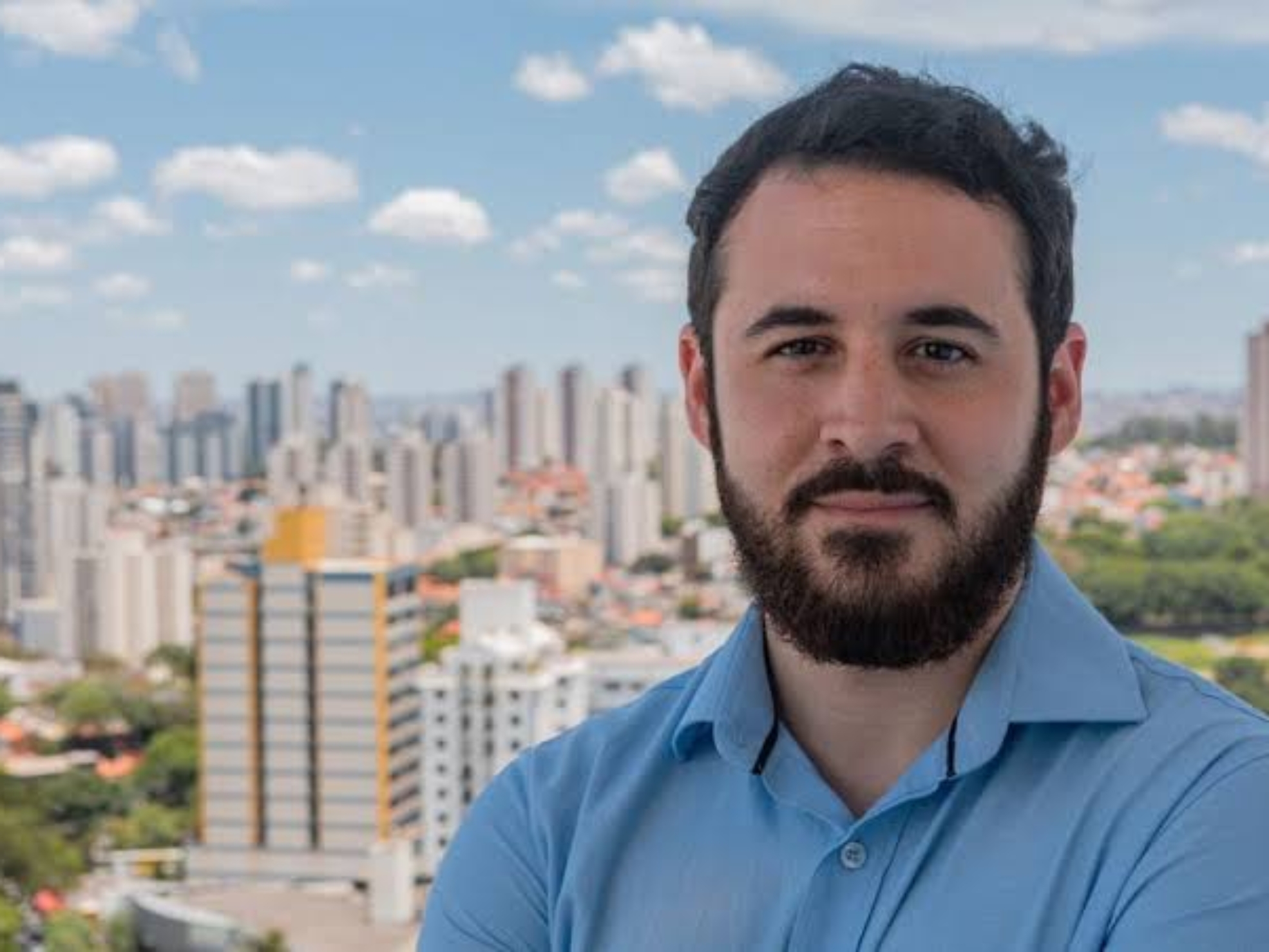 Prefeito de Guarulhos, Lucas Sanches, participa de encontro político nesta quinta-feira (3), em Ibiúna, ao lado de lideranças e representantes políticos da região. Crédito: Lucas Di Mário
