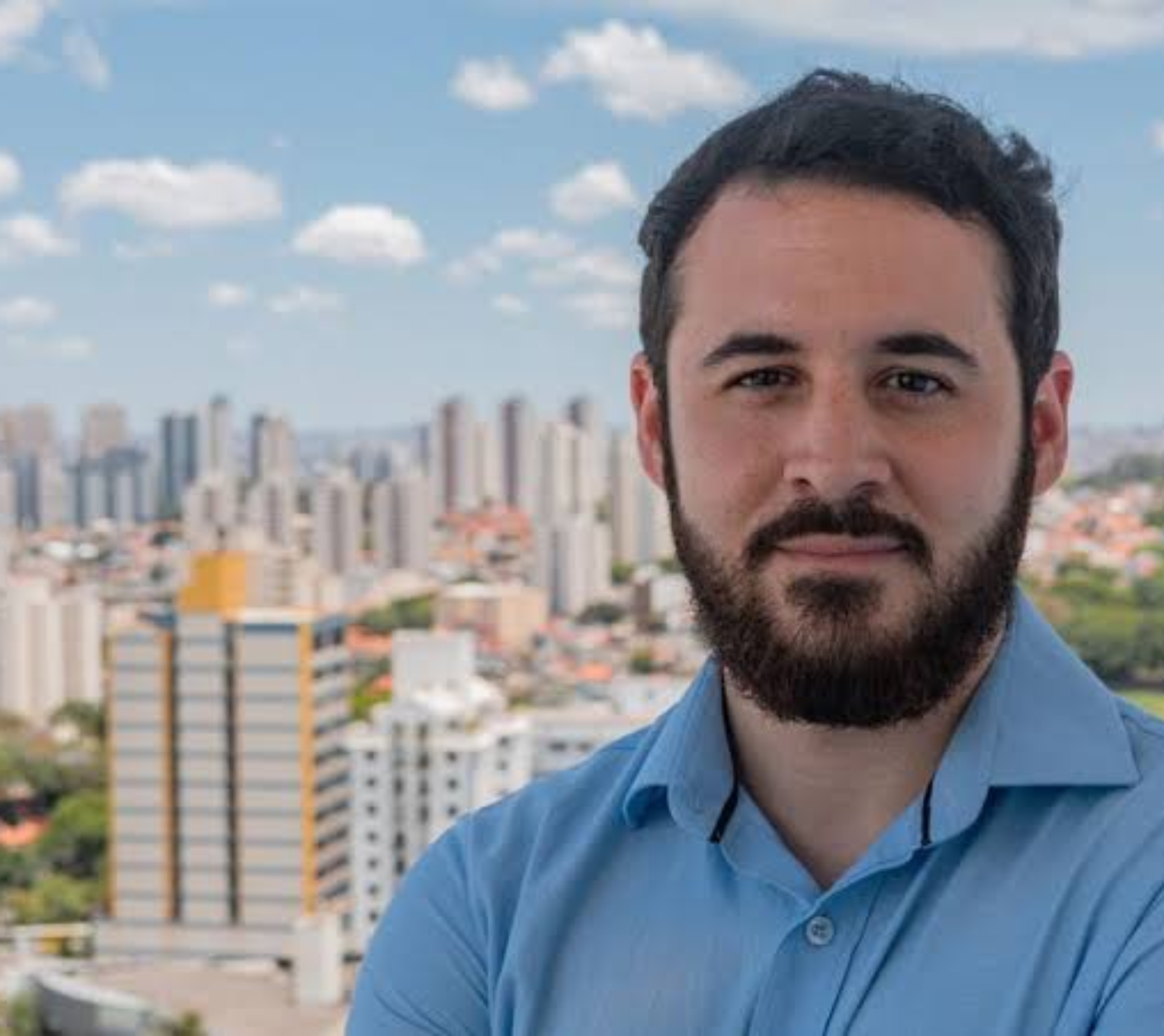 Prefeito de Guarulhos, Lucas Sanches, participa de encontro político nesta quinta-feira (3), em Ibiúna, ao lado de lideranças e representantes políticos da região. Crédito: Lucas Di Mário