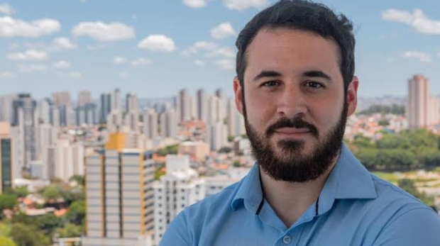 Prefeito de Guarulhos, Lucas Sanches, participa de encontro político nesta quinta-feira (3), em Ibiúna, ao lado de lideranças e representantes políticos da região. Crédito: Lucas Di Mário