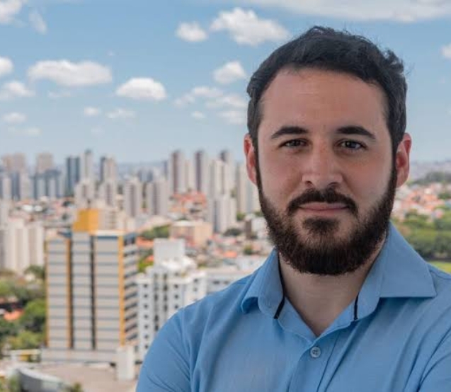 Prefeito de Guarulhos, Lucas Sanches, participa de encontro político nesta quinta-feira (3), em Ibiúna, ao lado de lideranças e representantes políticos da região. Crédito: Lucas Di Mário