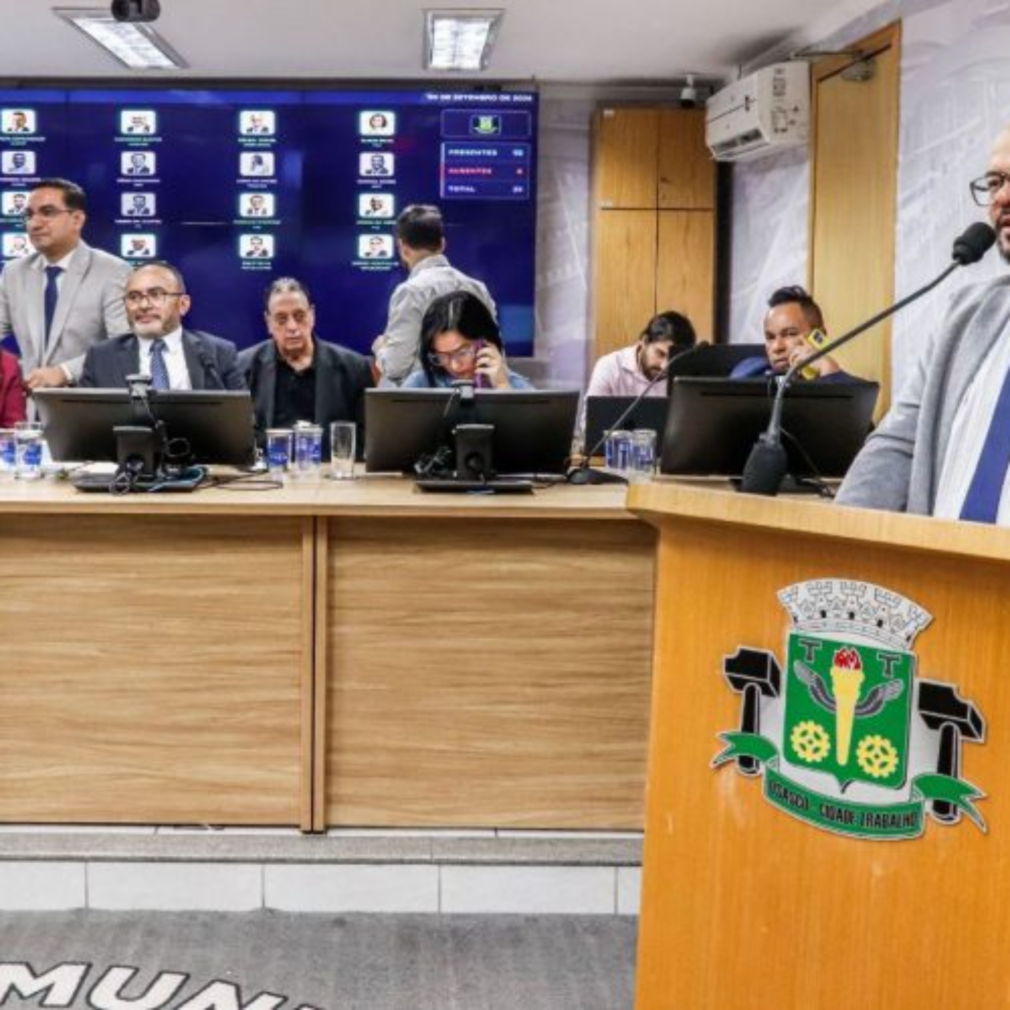 Vereadores de Osasco durante a 47ª Sessão Ordinária da Câmara Municipal, realizada nesta quinta-feira (3), com debates sobre saúde pública, bem-estar animal e melhorias na cidade. Crédito: Câmara De Osasco.