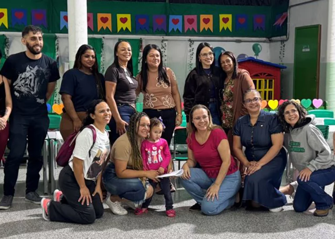 Encontro do projeto “Compartilhando Jornadas” reuniu comunidade escolar na EMEI Severino de Araújo Freire para discutir conscientização sobre o autismo, acolhimento e educação inclusiva.

Crédito: Lucas Souza