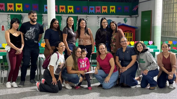 Encontro do projeto “Compartilhando Jornadas” reuniu comunidade escolar na EMEI Severino de Araújo Freire para discutir conscientização sobre o autismo, acolhimento e educação inclusiva.

Crédito: Lucas Souza