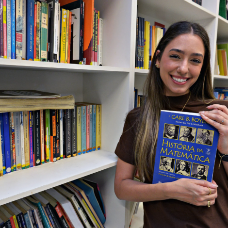 Docente na rede estadual desde 2021 e atuando há dois anos na EE Orlando Signorelli, Luana Rodrigues de Aguiar leciona matemática para todas as séries do Ensino Médio e é tutora de uma turma da 2ª série Foto: Divulgação/Governo de SP