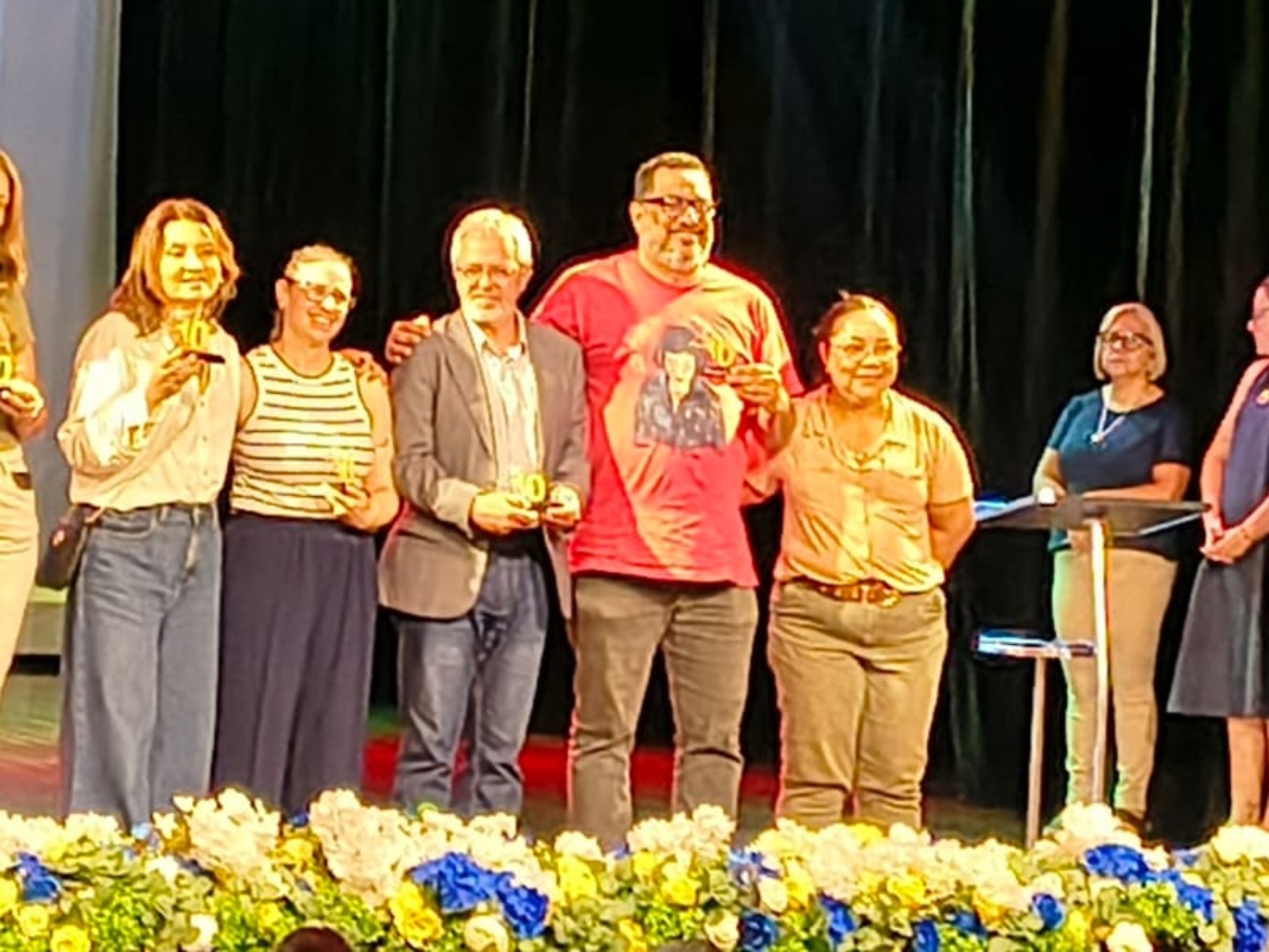 Professores da Escola Estadual Walter Negrelli, de Osasco, durante a cerimônia de premiação “Professor Nota 10”, realizada no Teatro Aspro, em 30 de setembro.