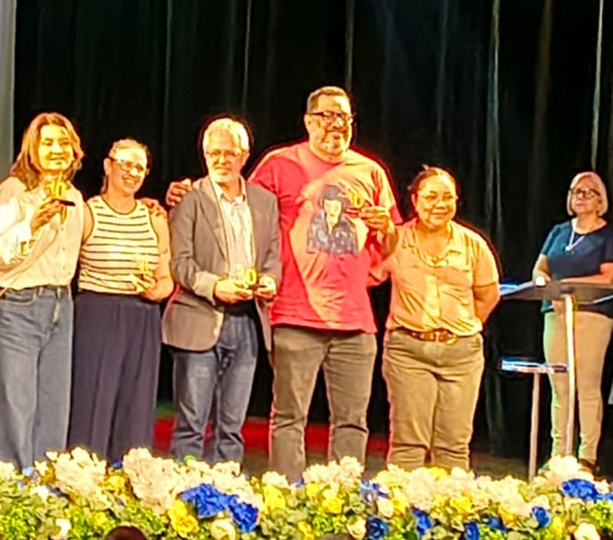 Professores da Escola Estadual Walter Negrelli, de Osasco, durante a cerimônia de premiação “Professor Nota 10”, realizada no Teatro Aspro, em 30 de setembro.