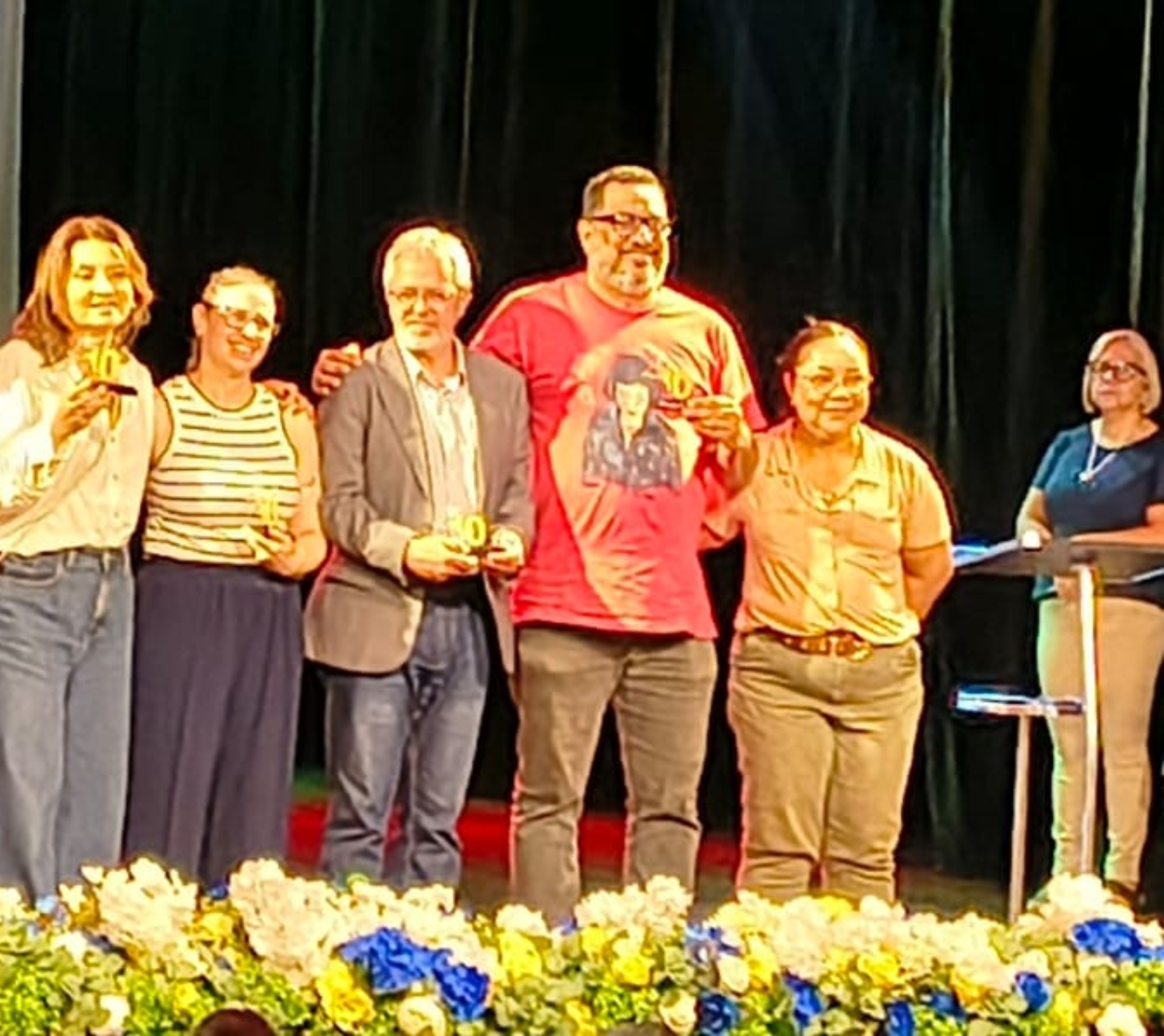 Professores da Escola Estadual Walter Negrelli, de Osasco, durante a cerimônia de premiação “Professor Nota 10”, realizada no Teatro Aspro, em 30 de setembro.