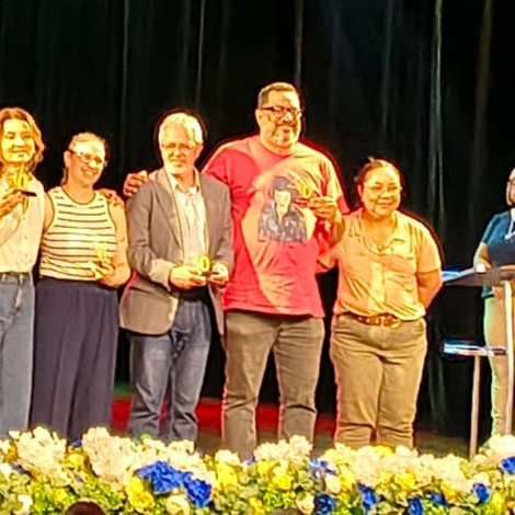 Professores da Escola Estadual Walter Negrelli, de Osasco, durante a cerimônia de premiação “Professor Nota 10”, realizada no Teatro Aspro, em 30 de setembro.