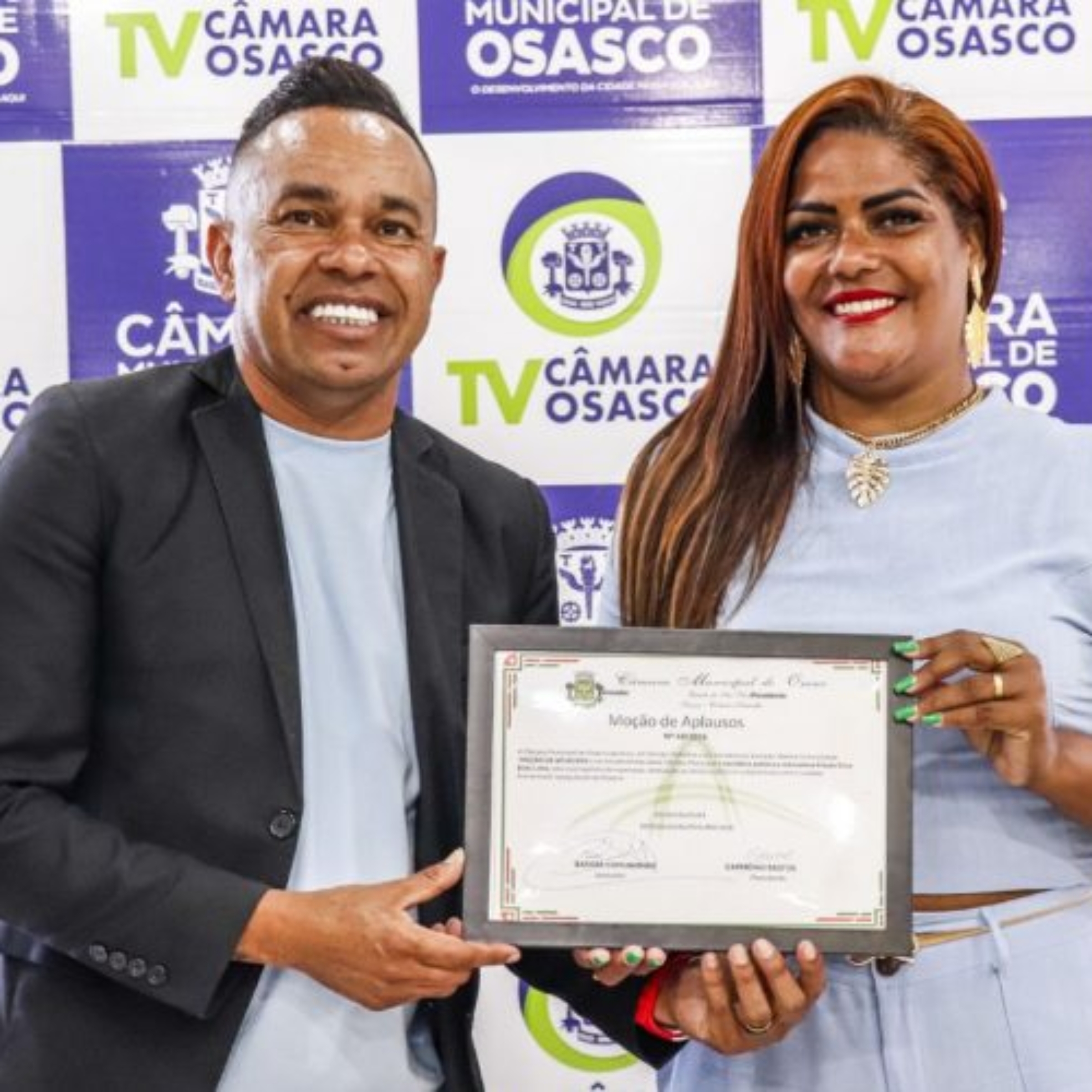 O vereador Batista Comunidade (Avante) homenageia a educadora Kleuta Silva Brito Lima por sua trajetória de dedicação ao serviço público e pelo trabalho humanizado desenvolvido em benefício da população de Osasco.
Créditos das Fotos: Ricardo Migliorini