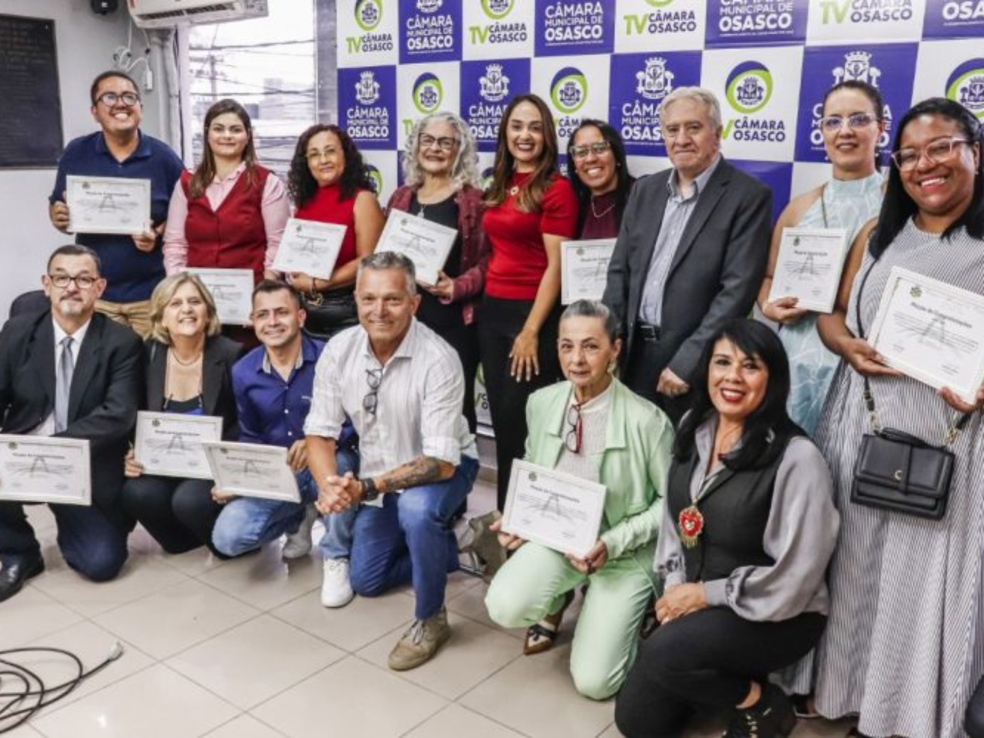 Vereadores da Câmara Municipal de Osasco homenagearam os profissionais da educação durante a 58ª Sessão Ordinária, em reconhecimento à contribuição dos professores para o desenvolvimento da cidade.
Ct