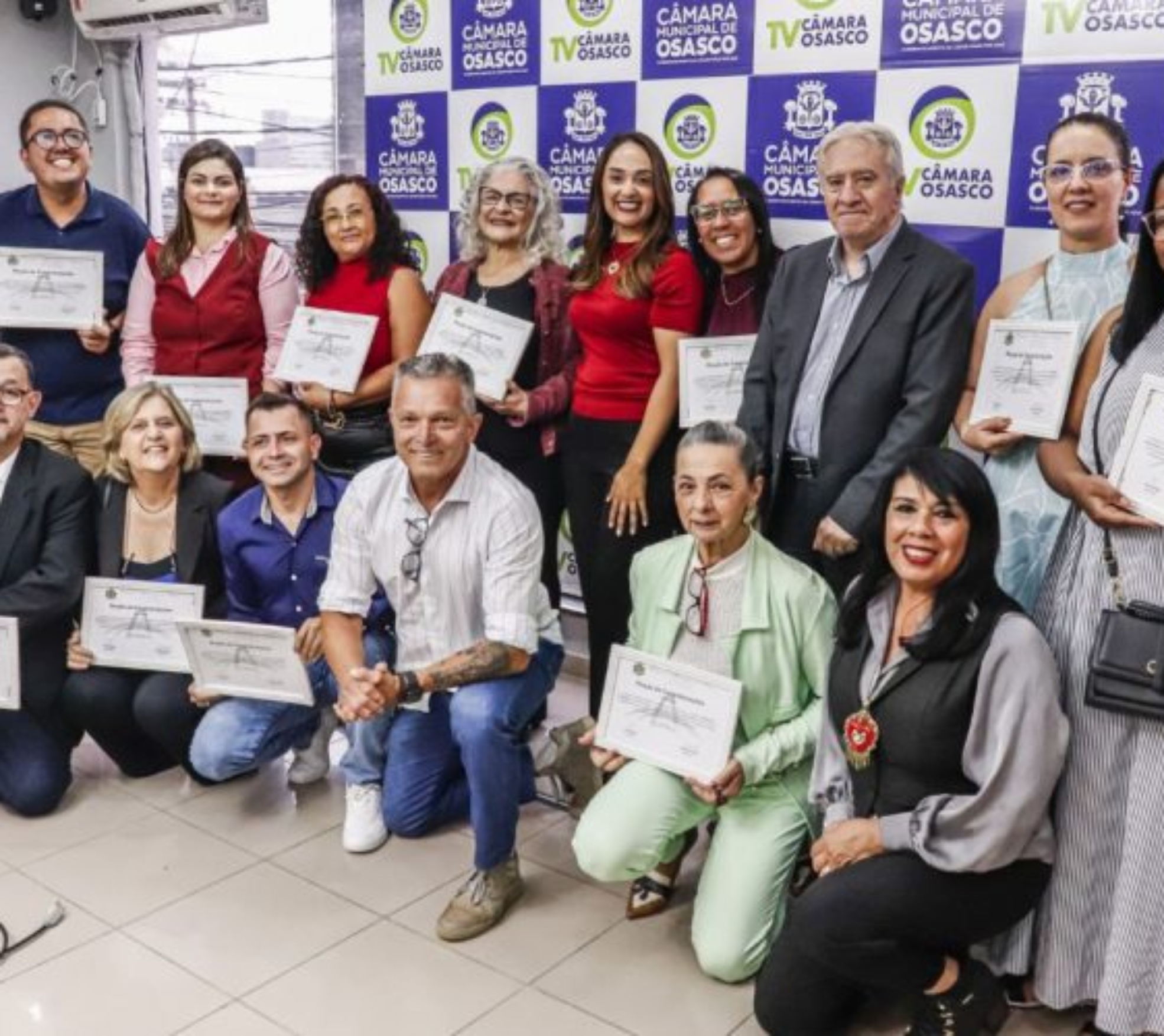 Vereadores da Câmara Municipal de Osasco homenagearam os profissionais da educação durante a 58ª Sessão Ordinária, em reconhecimento à contribuição dos professores para o desenvolvimento da cidade.
Ct