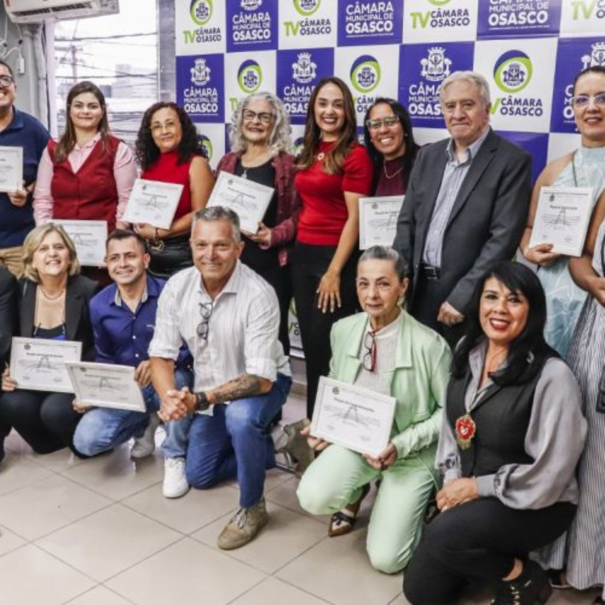 Vereadores da Câmara Municipal de Osasco homenagearam os profissionais da educação durante a 58ª Sessão Ordinária, em reconhecimento à contribuição dos professores para o desenvolvimento da cidade.
Ct