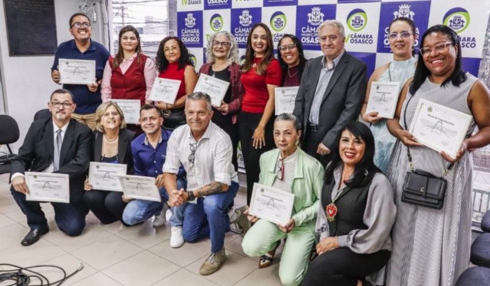 Vereadores da Câmara Municipal de Osasco homenagearam os profissionais da educação durante a 58ª Sessão Ordinária, em reconhecimento à contribuição dos professores para o desenvolvimento da cidade.
Ct