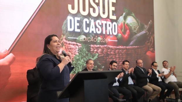 A diretora da CATI, Fabiana Gouvêa, destaca o impacto social do PAA paulista durante o encerramento da 31ª Semana da Alimentação. | Foto: Sergio Andrade/SAA
